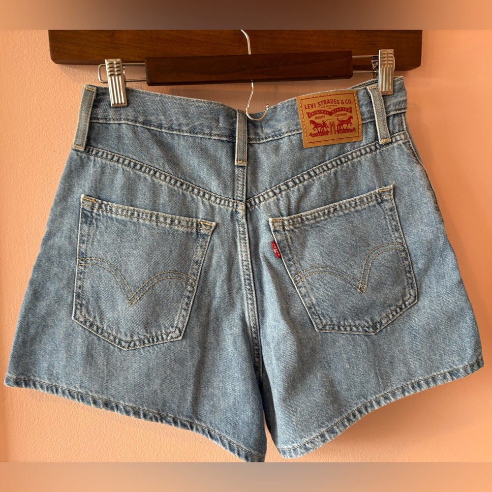 Levi's High Waisted Mom Short
